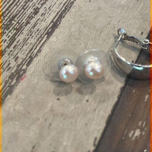 Lot of 2 Prs - Classic Everyday Earrings Pink Pearl and Silver Small Hoops - Picture 2 of 5